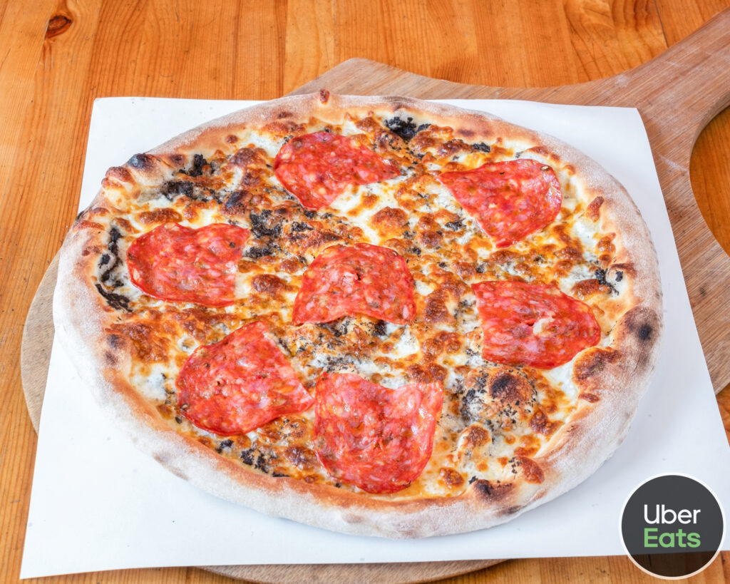 pizza z naszej pizzeri w gdynii z salami picante