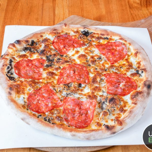 pizza z naszej pizzeri w gdynii z salami picante